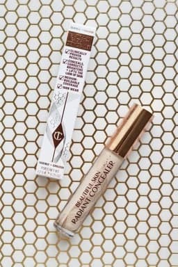 Che khuyết điểm Charlotte Tilbury Beautiful Skin Radiant Concealer